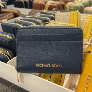 Michael Kors Jet Set Travel Medium Zip Around Card Case 
Color: Navy 
NWT